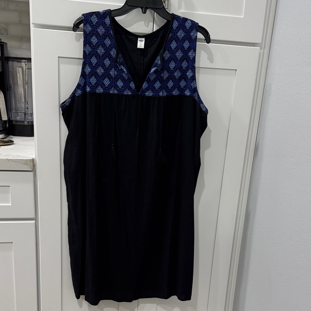 Old Navy Black Embroidery Dress